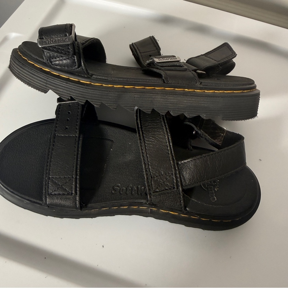 Dr. Martens Kyle J Black Leather Adjustable Strap Sandals M4/W5 Unisex - Picture 9 of 9